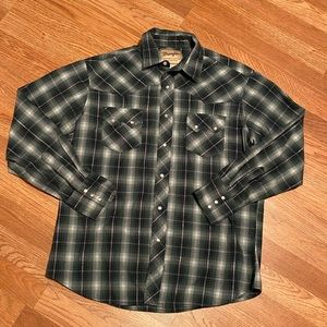 Pearl snap button down wrangler shirt